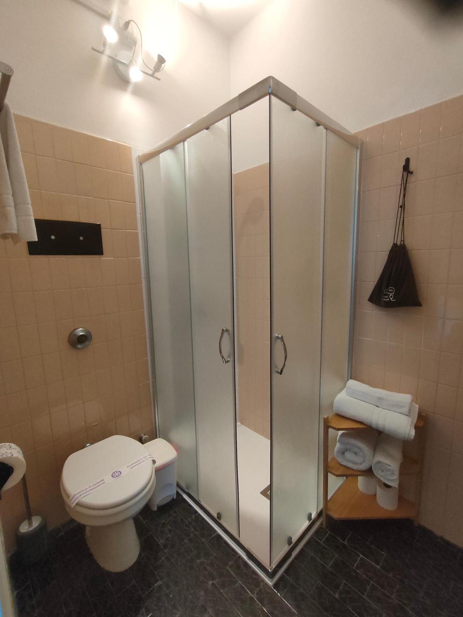 Albergo La Pescatrice Moniga del Garda Rum bild